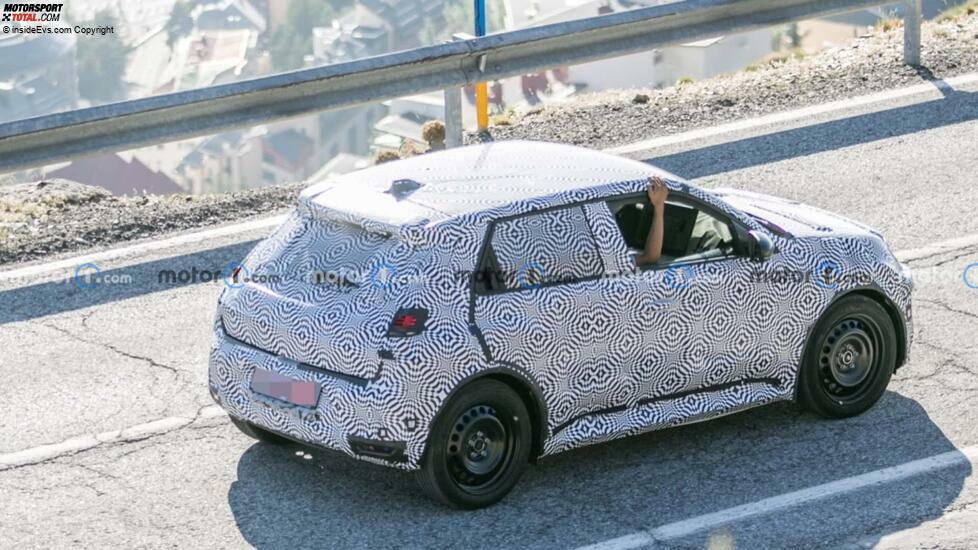 Renault 5-Prototyp 2024 mit Serienkarosserie-Spionagefoto