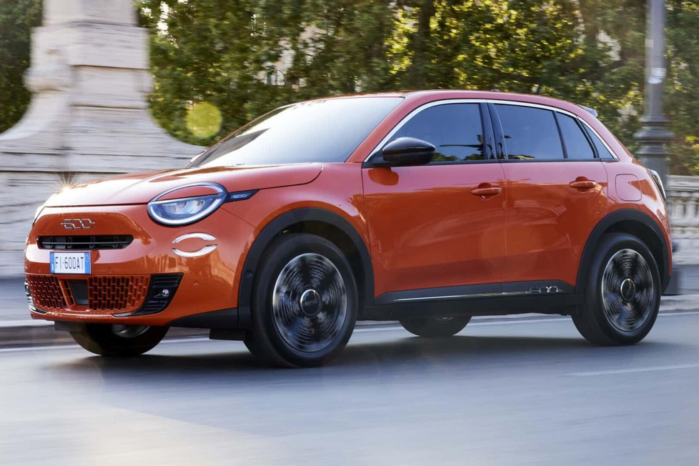 Der Seicento kehrt also Elektro-SUV auf Basis des Jeep Avenger zurück: Ein Hybrid soll Mitte 2024 folgen