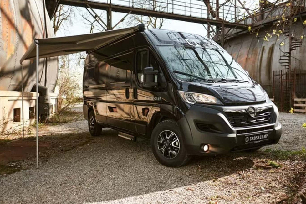 Crosscamp steigt mit einem sehr flexiblen Opel Movano-Ausbau in den Markt für große Wohnmobile ein: Der Flex 541 bietet bis zu vier Schlafplätze