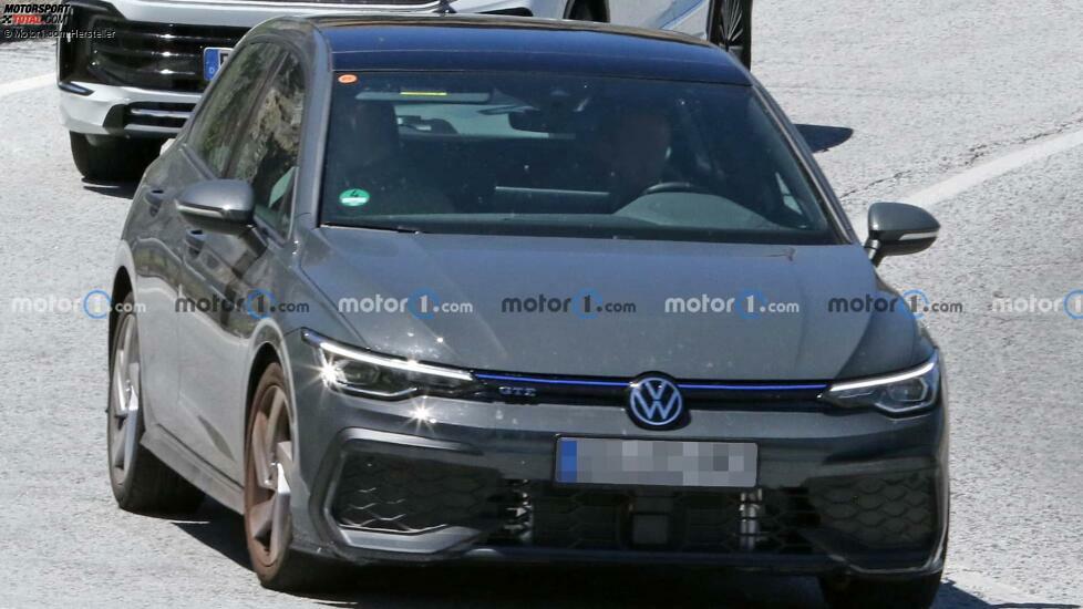 Spionagefoto des Volkswagen Golf GTE Facelifts 2024