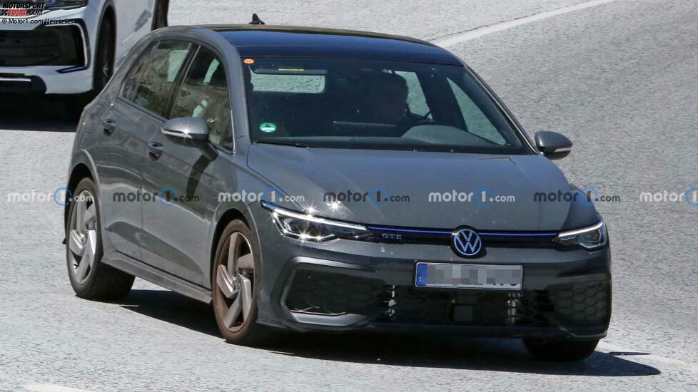 Spionagefoto des Volkswagen Golf GTE Facelifts 2024