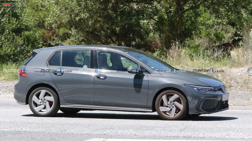 Spionagefoto des Volkswagen Golf GTE Facelifts 2024