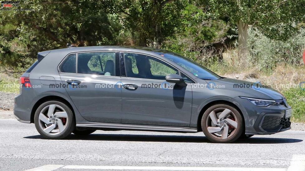 Spionagefoto des Volkswagen Golf GTE Facelifts 2024