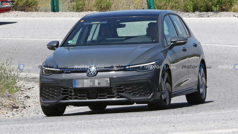 Spionagefoto des Volkswagen Golf GTE Facelifts 2024