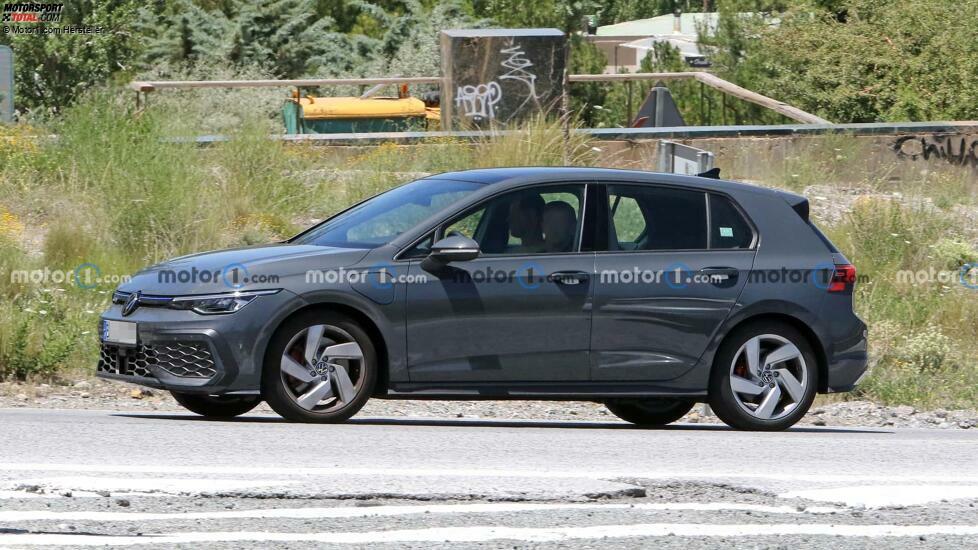Spionagefoto des Volkswagen Golf GTE Facelifts 2024
