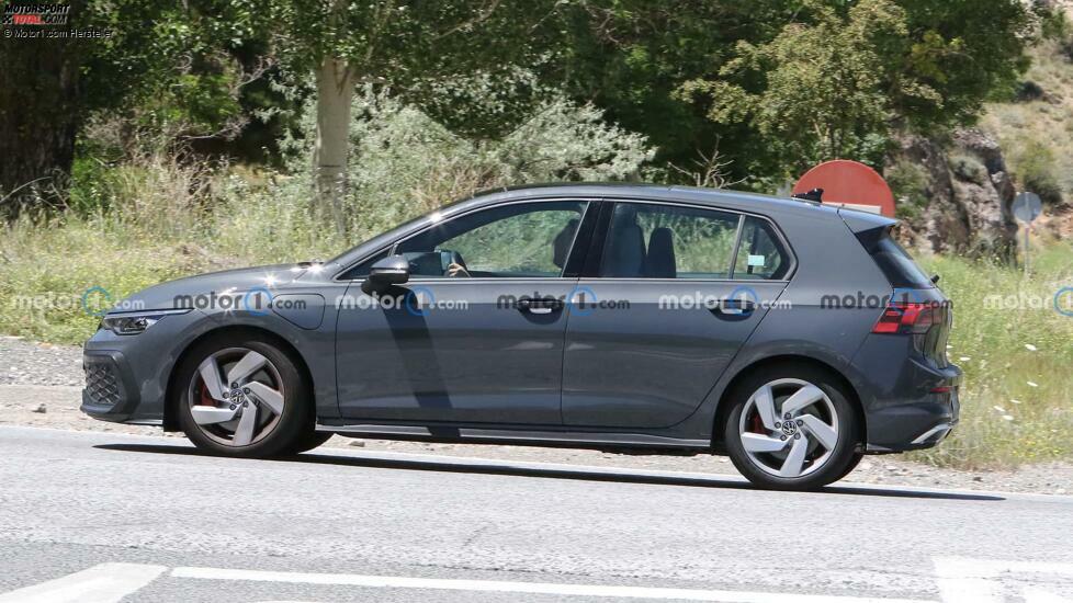 Spionagefoto des Volkswagen Golf GTE Facelifts 2024