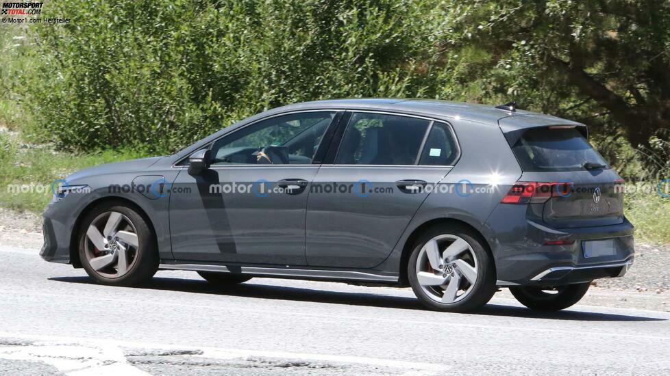 Spionagefoto des Volkswagen Golf GTE Facelifts 2024