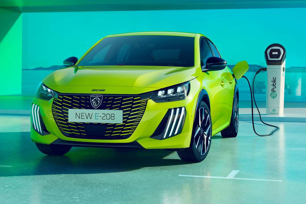 Peugeot schickt den aktuellen 208 in die zweite Hälfte seines Lebenszyklus: Das Facelift beinhaltete zahlreiche Anpassungen, die auch für den e-208 gelten