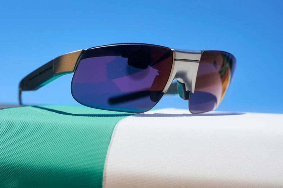 BMW Motorrad stellt seine ConnectedRide Smartglasses vor: Die Datenbrille passt unter jeden Helm, der Akku hält bis zu 10 Stunden