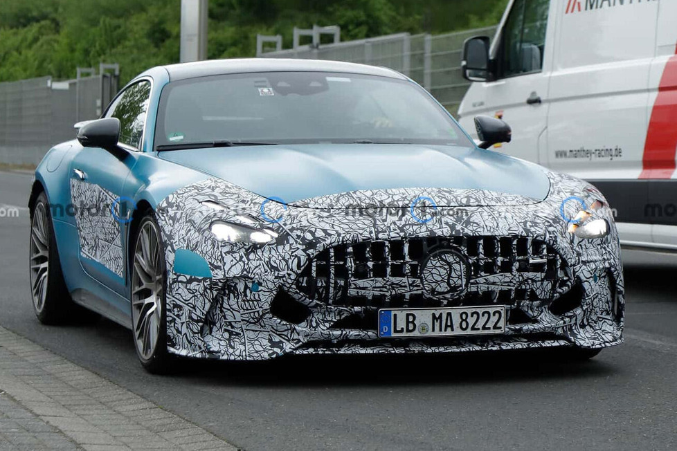 Die zweite Generation des GT wird größer, alltagstauglicher und später auch hybridisiert, soll aber laut Mercedes ein Supercar bleiben