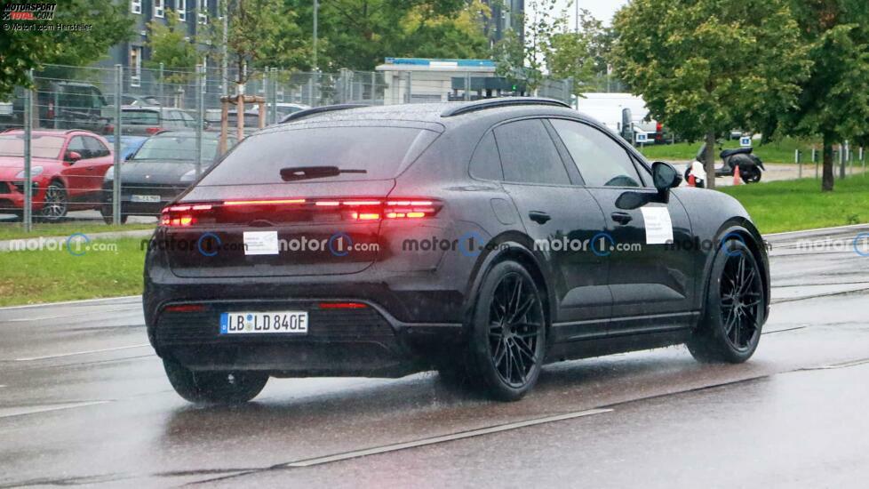 Porsche Macan Elektro (2024) als Erlkönig ohne Tarnung