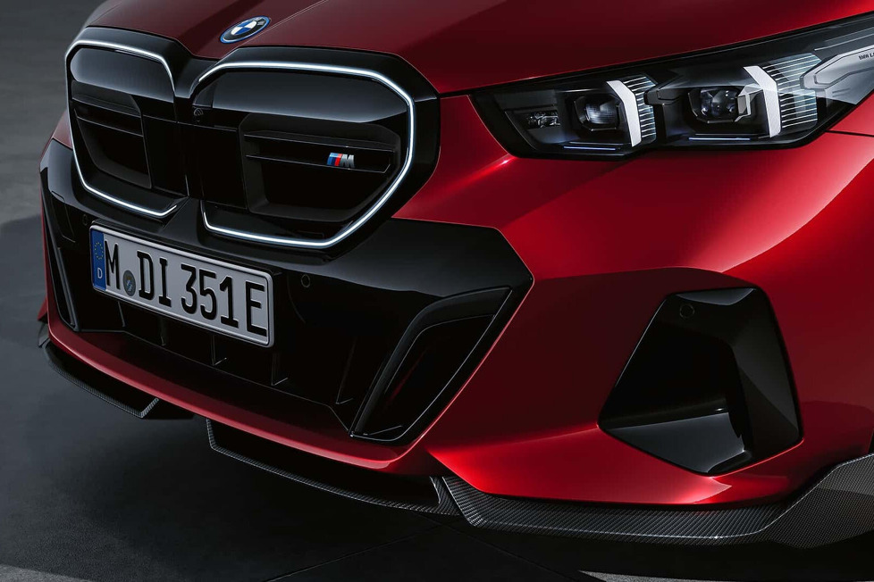 Die neue BMW 5er Limousine und der i5 sind noch nicht einmal auf dem Markt, da gibt es schon sportliches Zubehör ab Werk