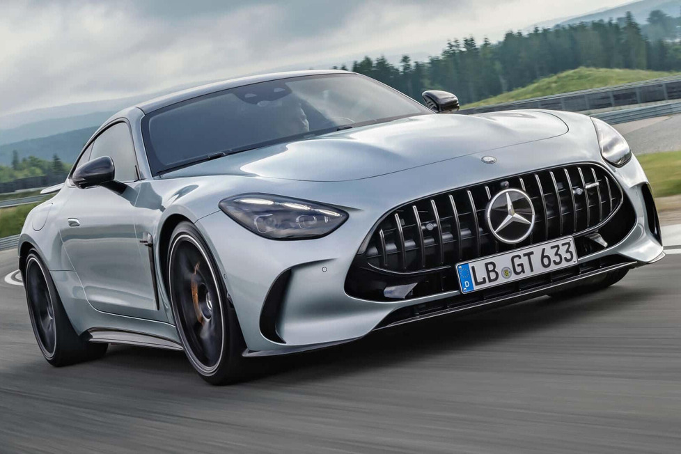 Verwandt mit dem SL, bietet er einen geräumigeren Innenraum und mehr Komfort als bisher, ohne auf echte AMG-Performance zu verzichten