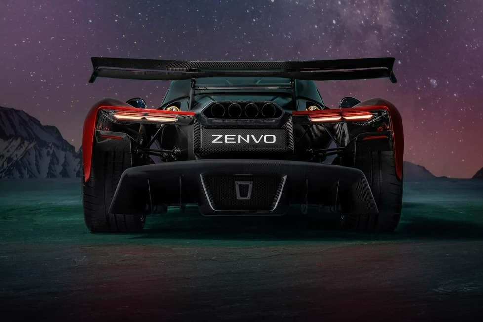 Dieses Hypercar kommt mit einem vierfach aufgeladenen V12-Hybridmotor, der bis zu 1.850 PS leistet und 450 km/h ermöglicht ...