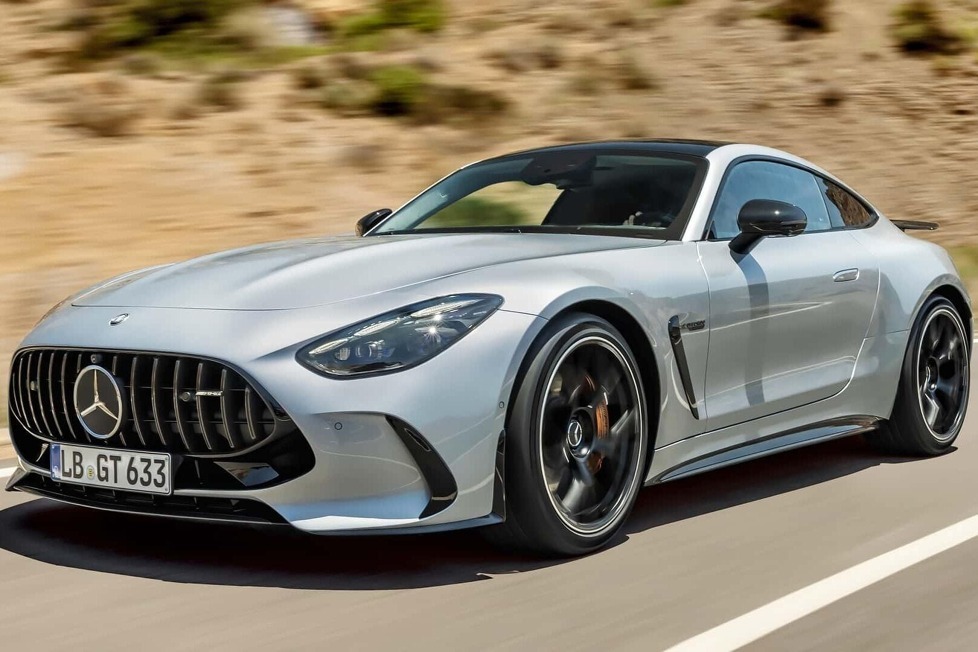 Er wiegt deutlich mehr als ein Porsche 911 Turbo und überbietet sogar den Nissan GT-R