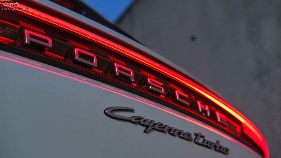 2024 Porsche Cayenne Turbo E-Hybrid Rücklicht und Embleme