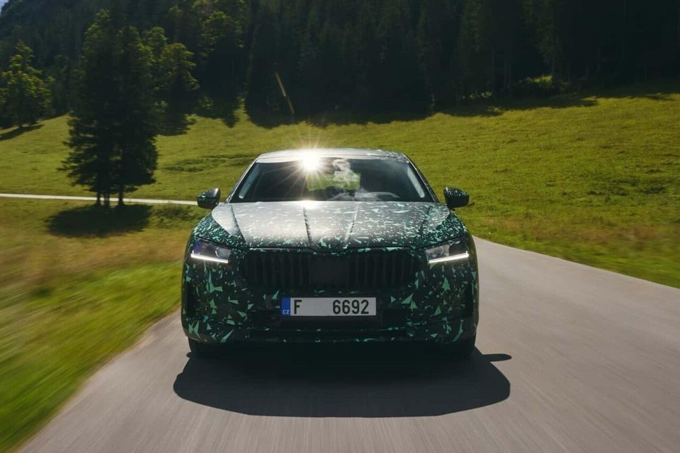 Die Volkswagen Passat Limousine ist tot. Es lebe der Skoda Superb mit Fließheck!