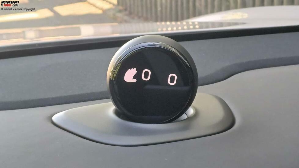 Nio ET5 Touring im Test: Der Sprach-Assistent Nomi Mate winkt