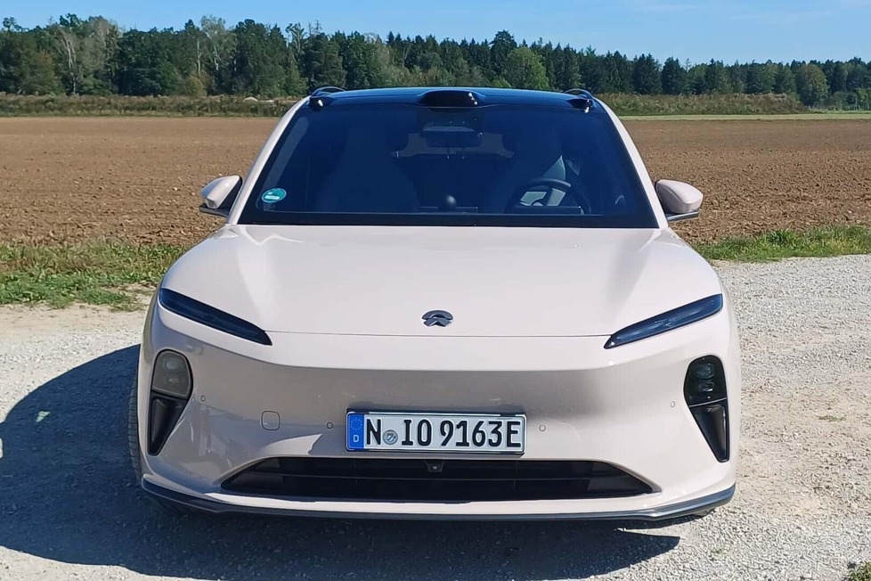 360 kW und viel Technik, aber nicht allzu viel Kofferraum