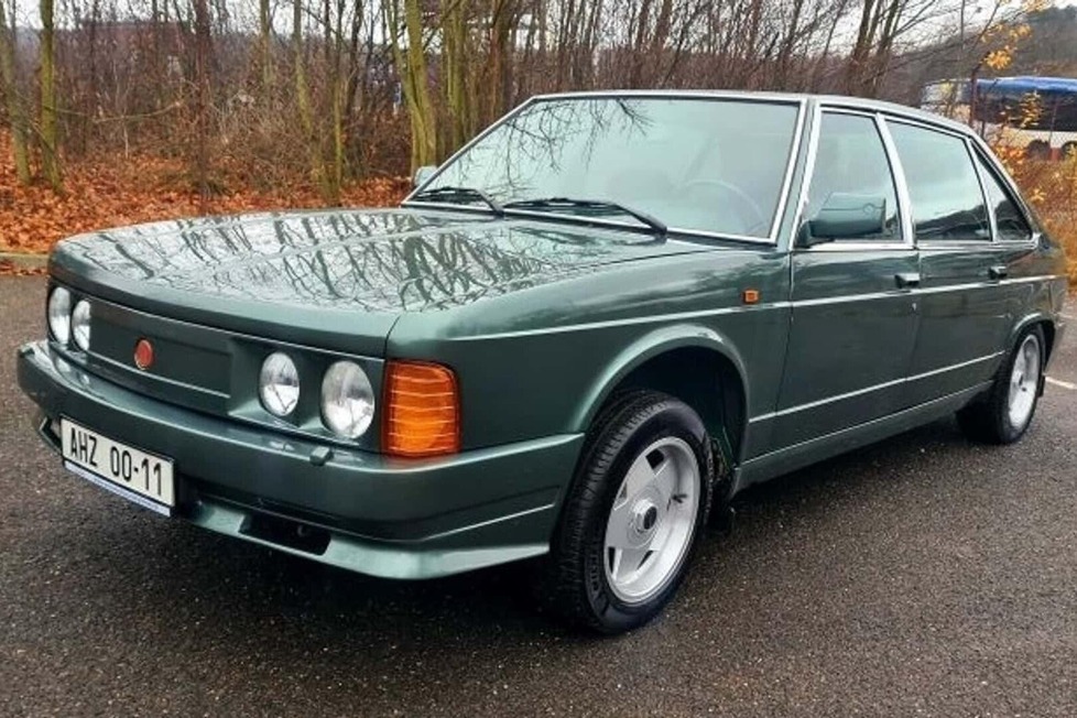 Es ist eines von nur 17 gebauten Exemplaren der Luxuslimousine ...