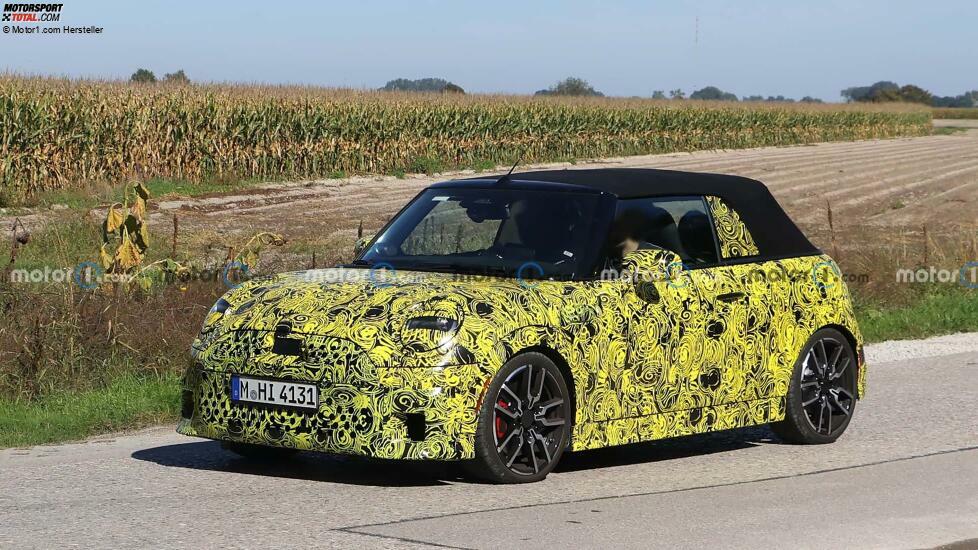 2025 Mini Cooper Convertible Spy Photo mit Seitenansicht