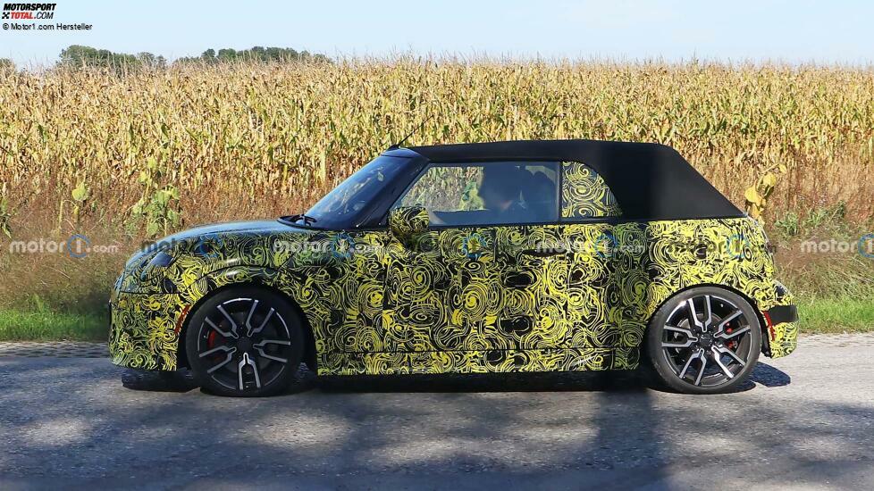 2025 Mini Cooper Convertible Spy Photo mit Seitenansicht