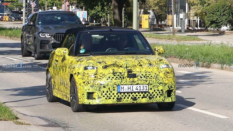 Spionagefoto von 2025 Mini Cooper Convertible mit Frontansicht