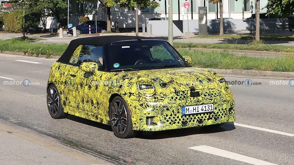 Spionagefoto von 2025 Mini Cooper Convertible mit Frontansicht