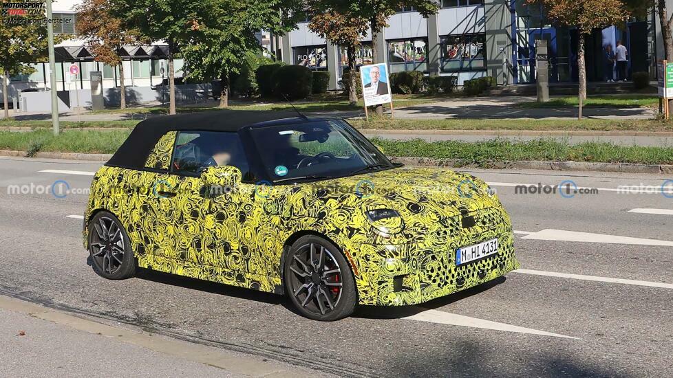 2025 Mini Cooper Convertible Spy Photo mit Seitenansicht