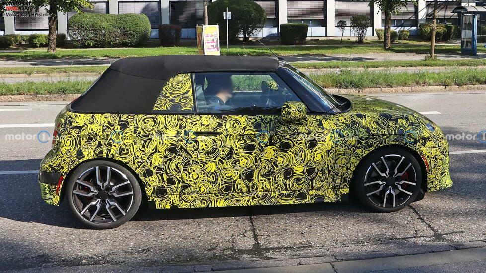 2025 Mini Cooper Convertible Spy Photo mit Seitenansicht