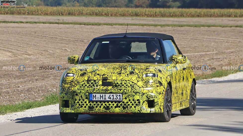 Spionagefoto von 2025 Mini Cooper Convertible mit Frontansicht