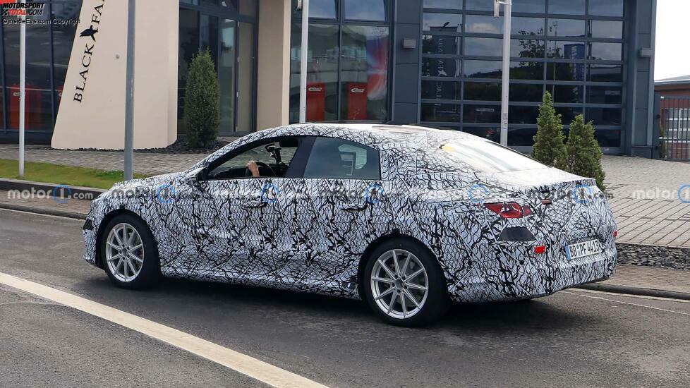 Mercedes CLA auf MMA-Basis als Erlkönig