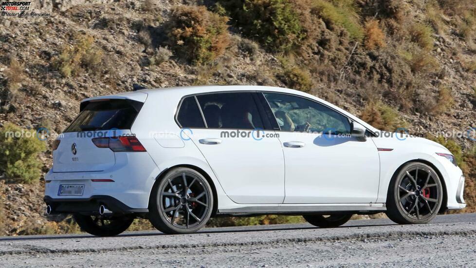 VW Golf GTI Facelift (2024) als Erlkönig