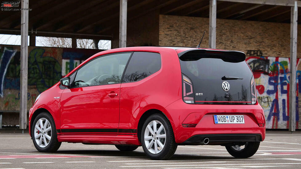 Die hinteren Seitenfenster und die Heckscheibe sind beim Up GTI getönt