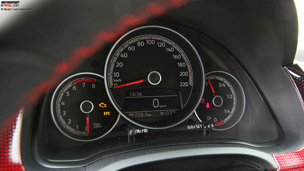 Die Instrumente sind im Up stets konventionell ausgeführt, es gibt kein Active Info Display