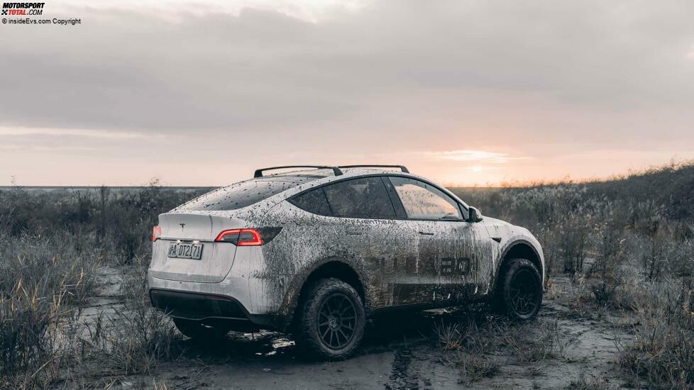 Tesla Model Y mit Pu.Labo Lift Kit