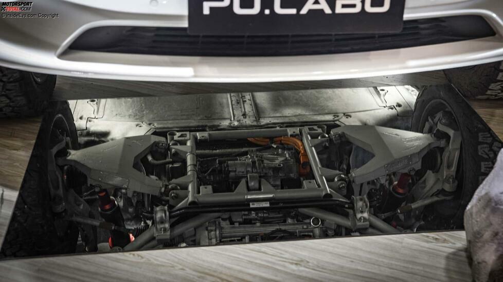 Tesla Model Y mit Pu.Labo Lift Kit