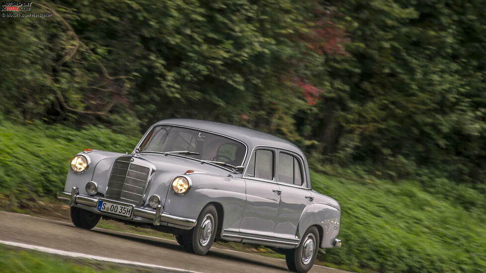 Ein Mercedes 220 wie auf unseren Bildern notiert heute im guten Zustand zwischen 30.000 und 40.000 Euro