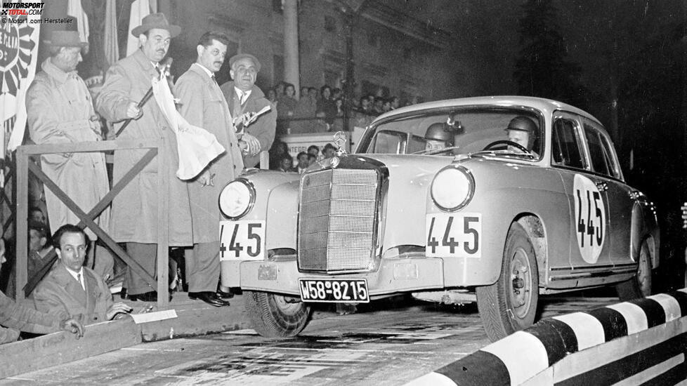 Sportlich: Der 220 am Start der Mille Miglia 1956