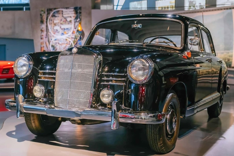Die moderne Karosserie kam bei Daimler spät, dann aber für viele Baureihen