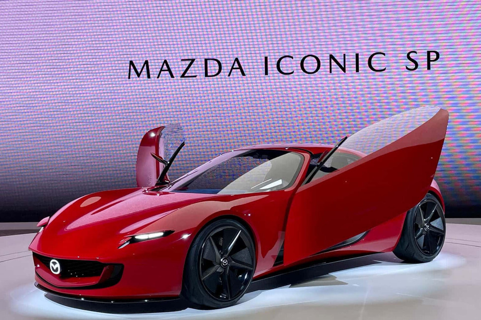 Mazda überrascht auf der Japan Mobility Show 2023 mit einer bildhübschen Sportwagen-Studie: Als Antrieb kombiniert man Wankel und Elektro