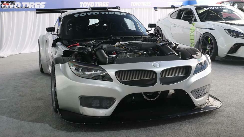 BMW Z4 GT3 mit Mercedes-Benz V12 Motor