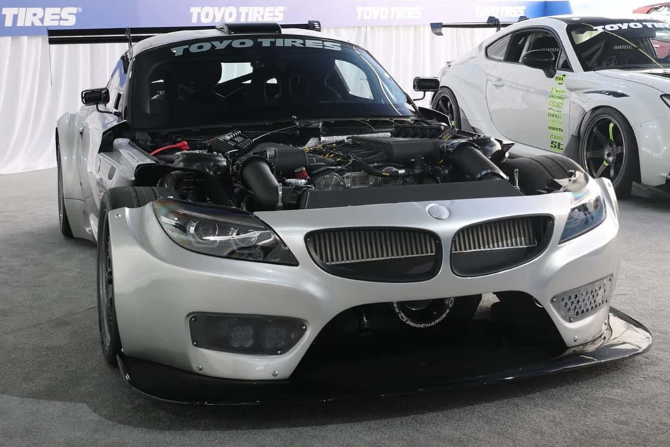 Der hier gefilmte Z4 wurde auf der diesjährigen SEMA ausgestellt und war eine stark modifizierte Version respektive ein Neuaufbau des Roadsters
