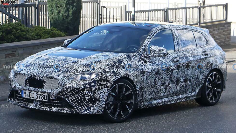 BMW 1er (2024) als M135i-Erlkönig