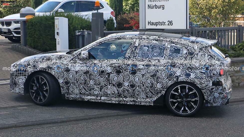BMW 1er (2024) als M135i-Erlkönig
