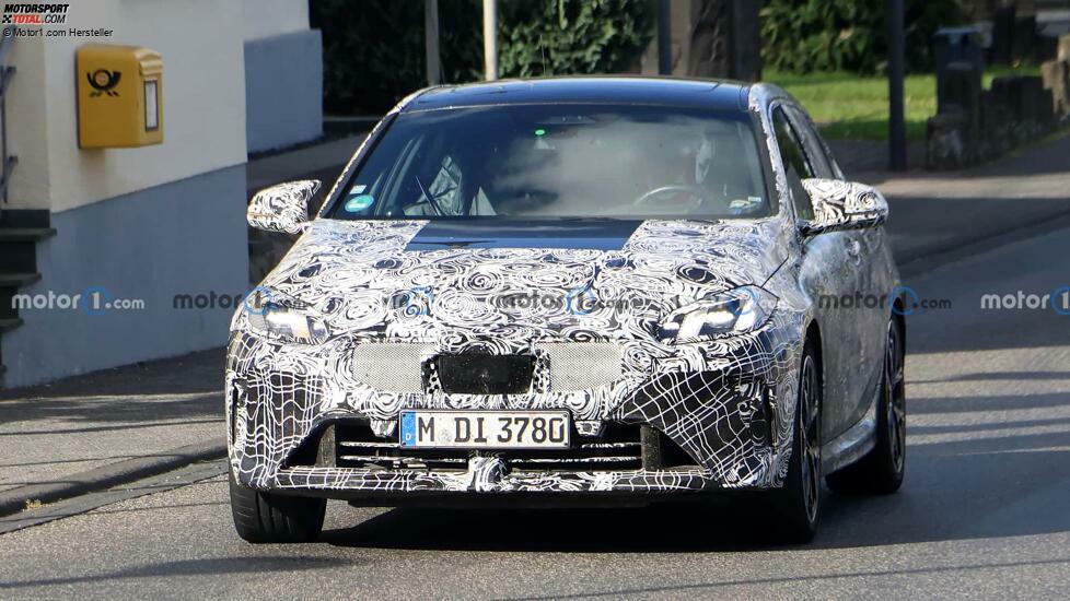 BMW 1er (2024) als M135i-Erlkönig