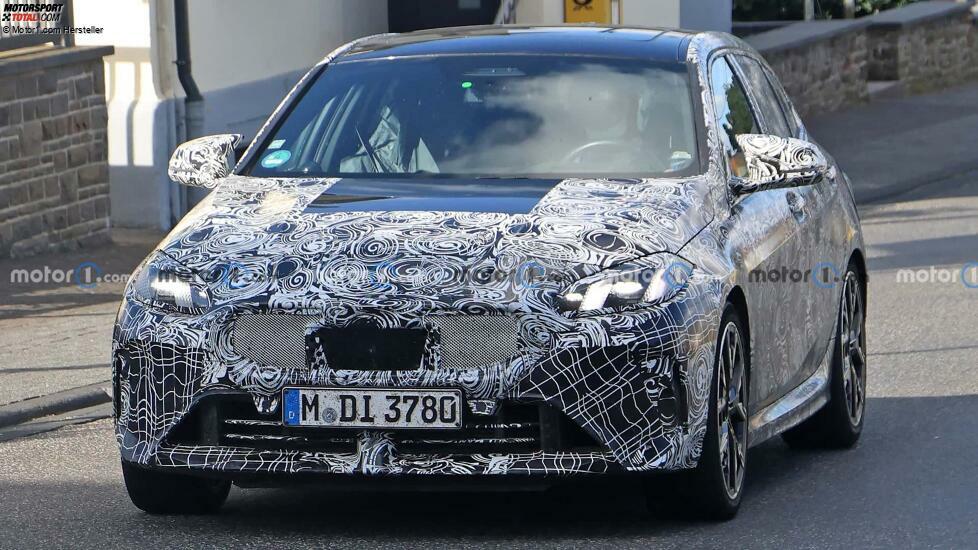 BMW 1er (2024) als M135i-Erlkönig