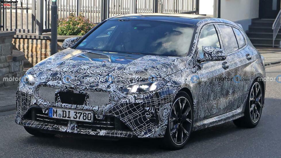 BMW 1er (2024) als M135i-Erlkönig