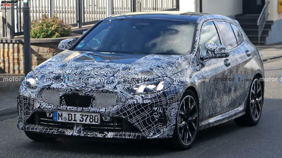 BMW 1er (2024) als M135i-Erlkönig