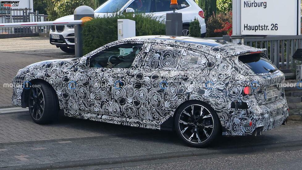 BMW 1er (2024) als M135i-Erlkönig